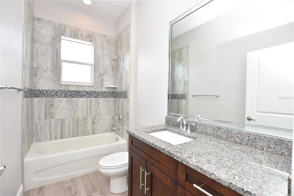 En Venta: $580,000 (4 camas, 3 baños, 2549 Pies cuadrados)