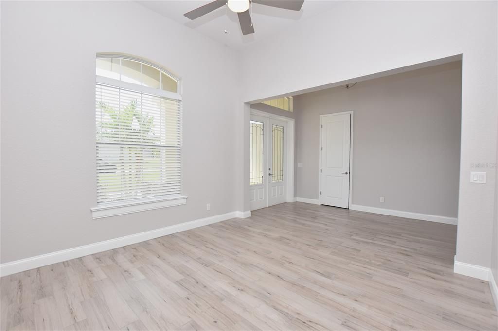 En Venta: $580,000 (4 camas, 3 baños, 2549 Pies cuadrados)