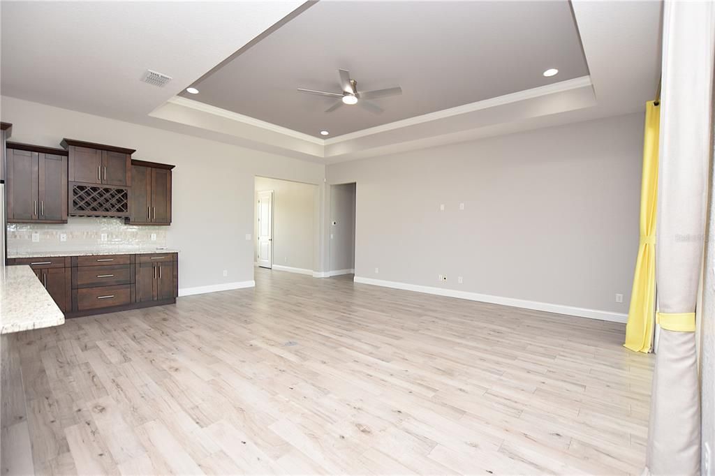 En Venta: $580,000 (4 camas, 3 baños, 2549 Pies cuadrados)