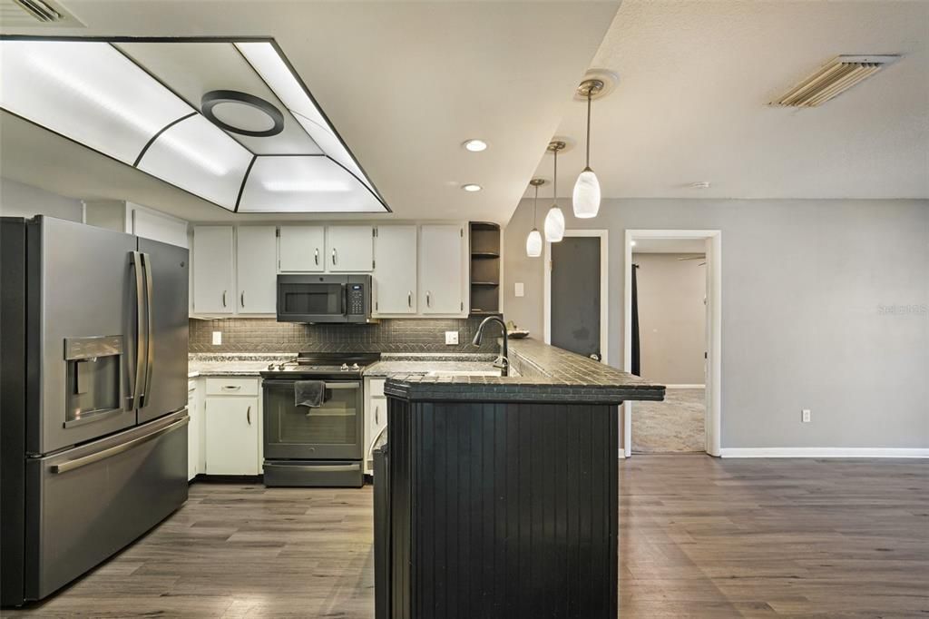 For Sale: $395,000 (3 beds, 2 baths, 1308 Square Feet)