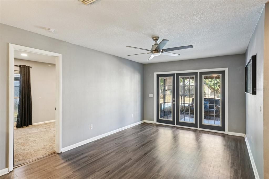 For Sale: $395,000 (3 beds, 2 baths, 1308 Square Feet)