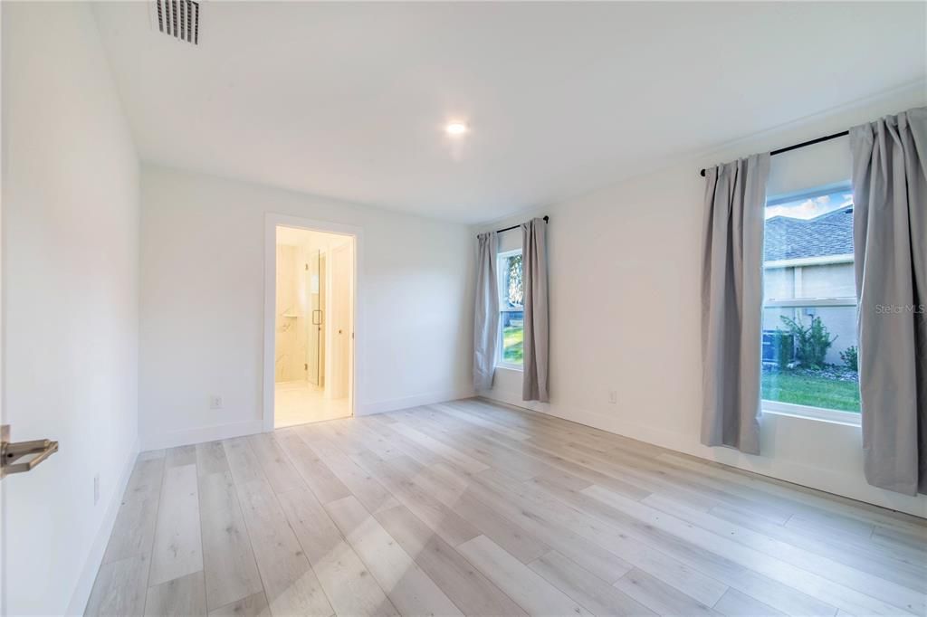 For Sale: $335,000 (3 beds, 2 baths, 1545 Square Feet)