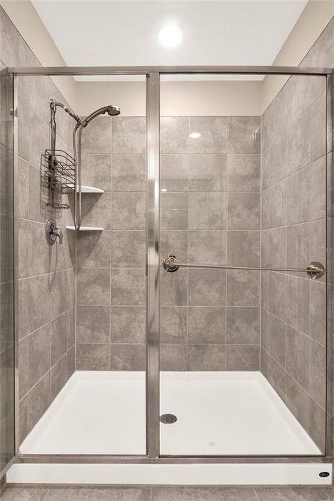 На продажу: $350,000 (5 спален, 2 ванн, 2274 Квадратных фут)