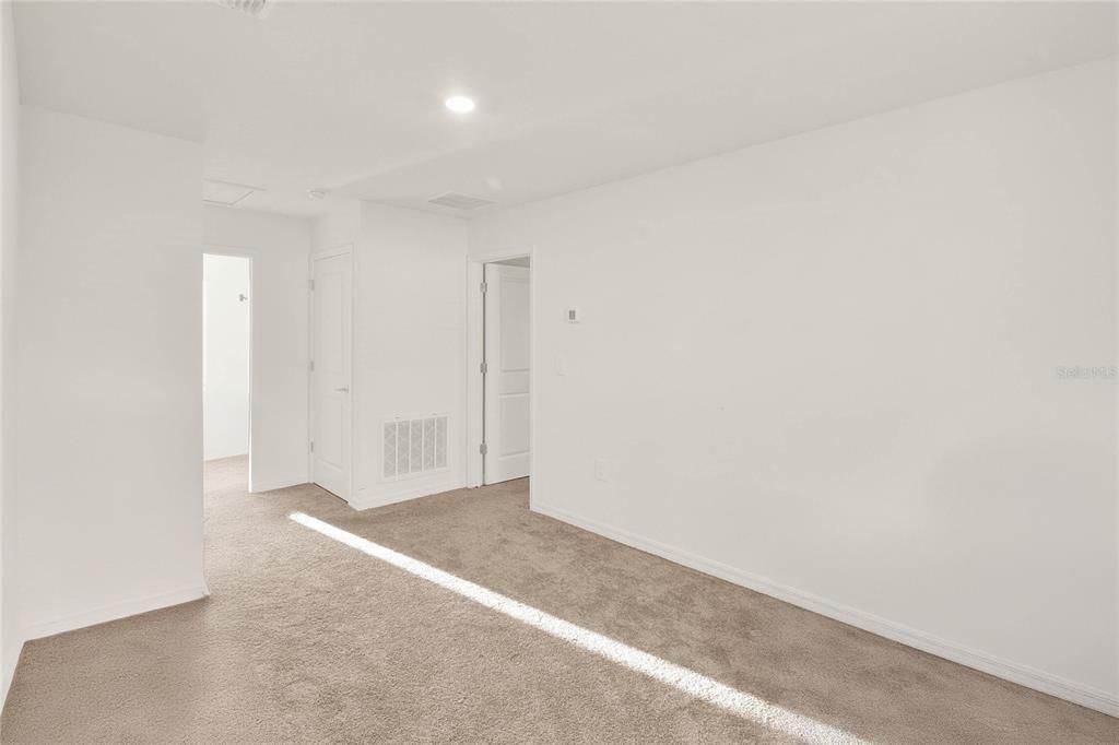 На продажу: $350,000 (5 спален, 2 ванн, 2274 Квадратных фут)