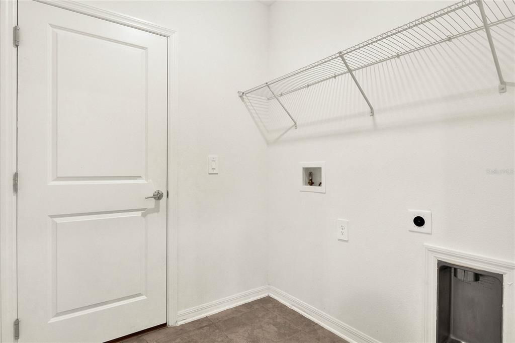 На продажу: $350,000 (5 спален, 2 ванн, 2274 Квадратных фут)