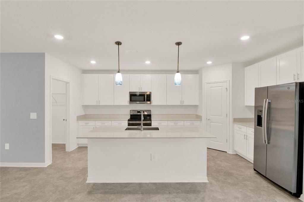 На продажу: $350,000 (5 спален, 2 ванн, 2274 Квадратных фут)