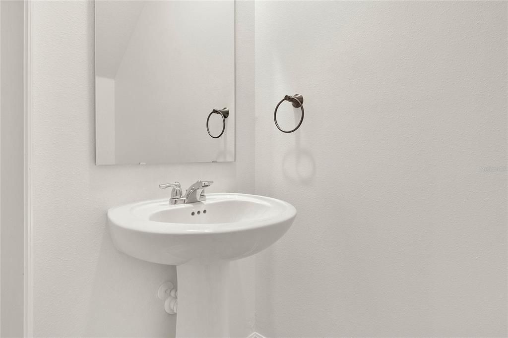 На продажу: $350,000 (5 спален, 2 ванн, 2274 Квадратных фут)