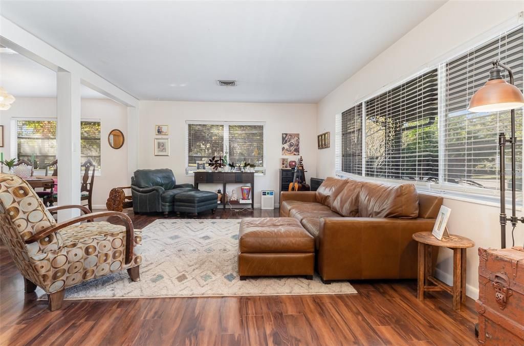 待售: $400,000 (4 贝兹, 3 浴室, 2228 平方英尺)