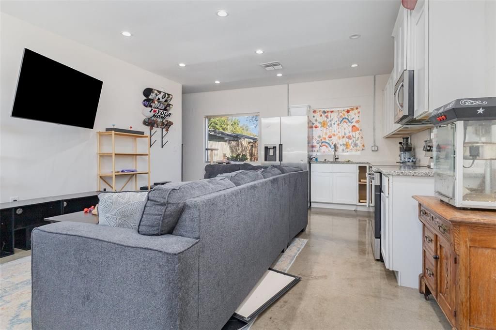 待售: $400,000 (4 贝兹, 3 浴室, 2228 平方英尺)