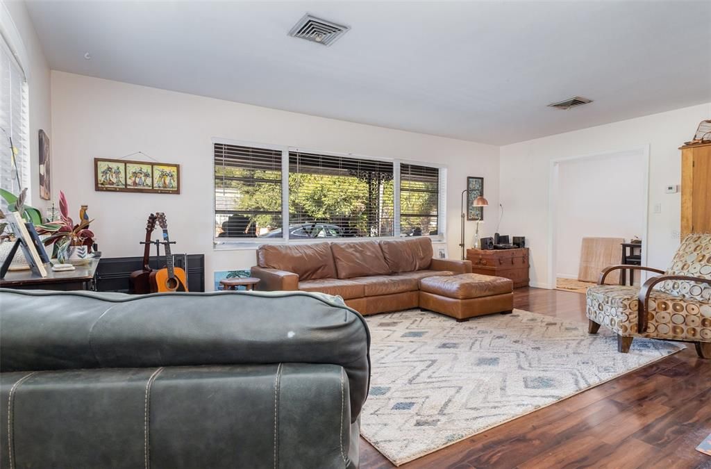 待售: $400,000 (4 贝兹, 3 浴室, 2228 平方英尺)