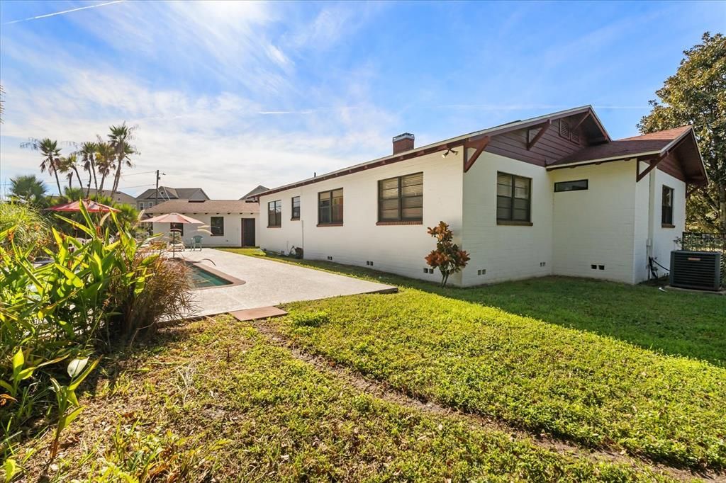 For Sale: $1,300,000 (3 beds, 2 baths, 2171 Square Feet)