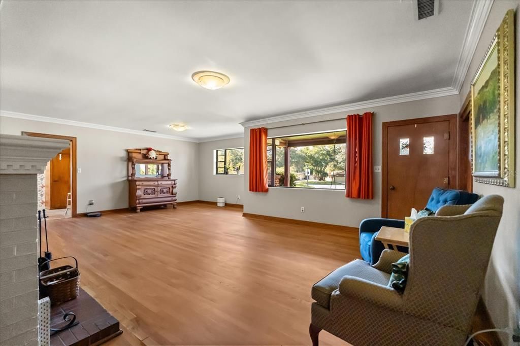 For Sale: $1,300,000 (3 beds, 2 baths, 2171 Square Feet)