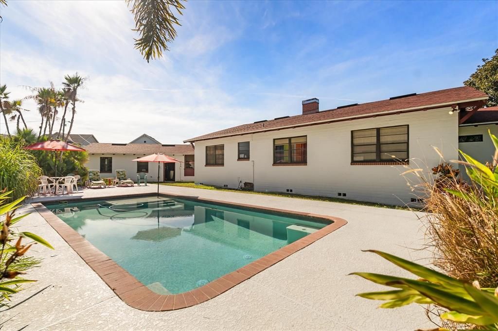 For Sale: $1,300,000 (3 beds, 2 baths, 2171 Square Feet)