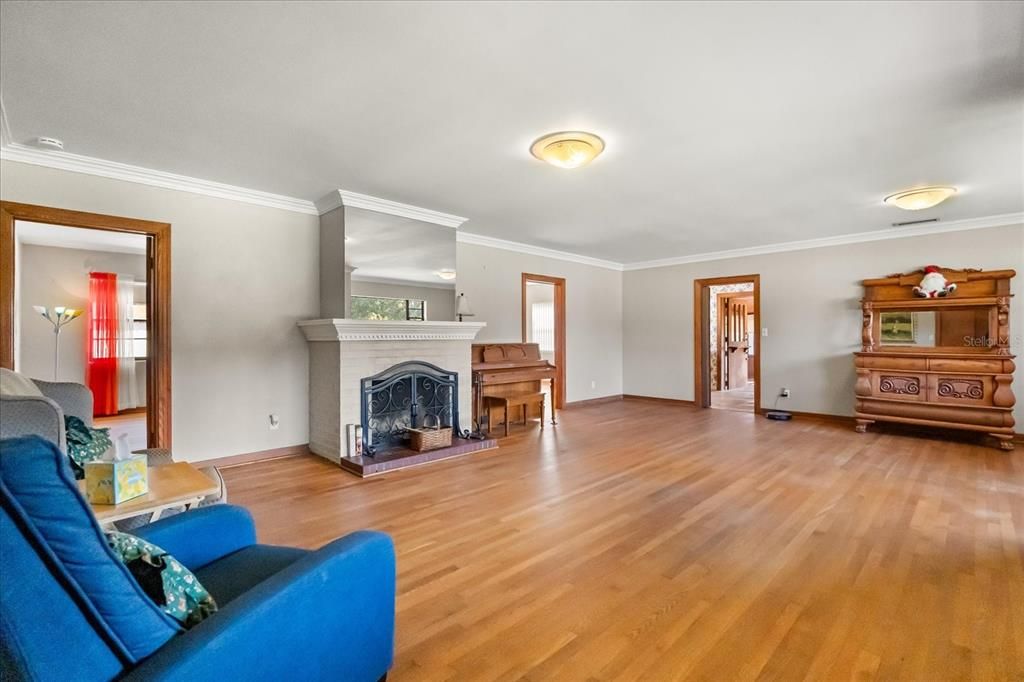 For Sale: $1,300,000 (3 beds, 2 baths, 2171 Square Feet)