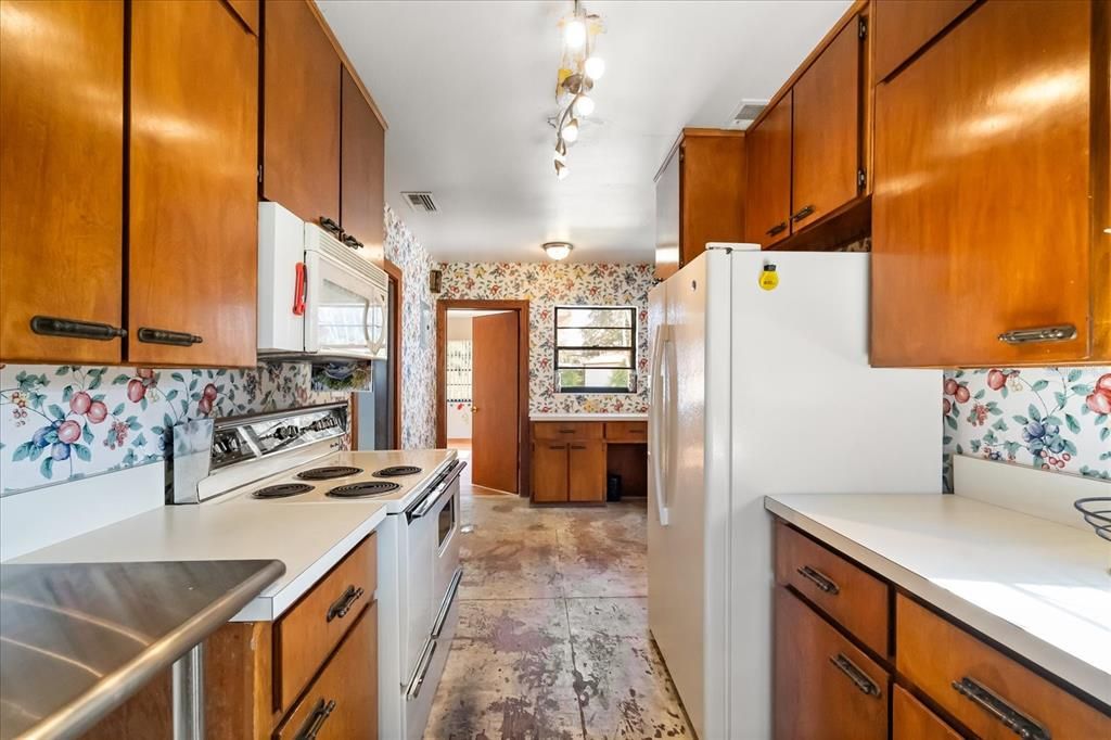 For Sale: $1,300,000 (3 beds, 2 baths, 2171 Square Feet)