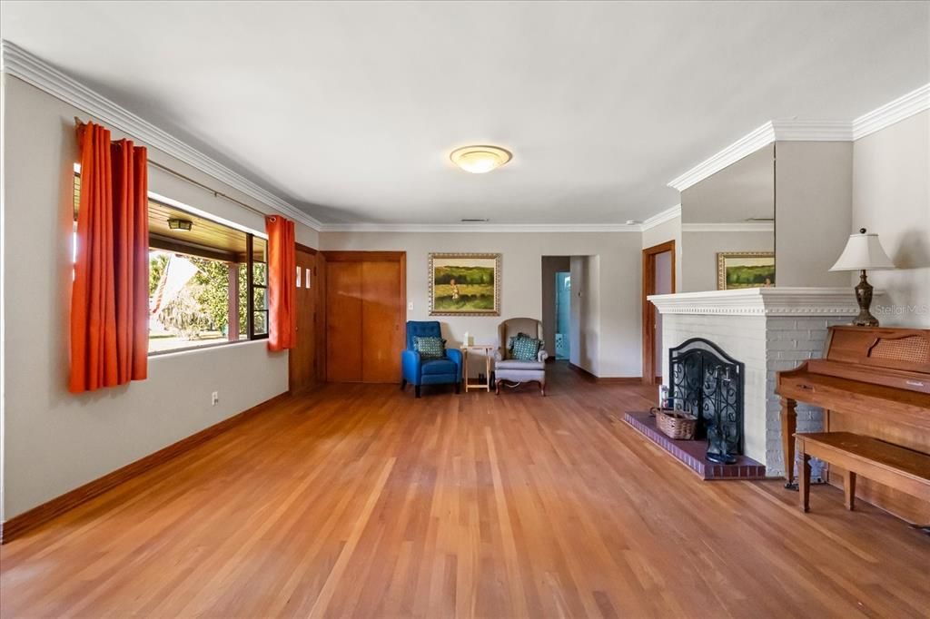 For Sale: $1,300,000 (3 beds, 2 baths, 2171 Square Feet)