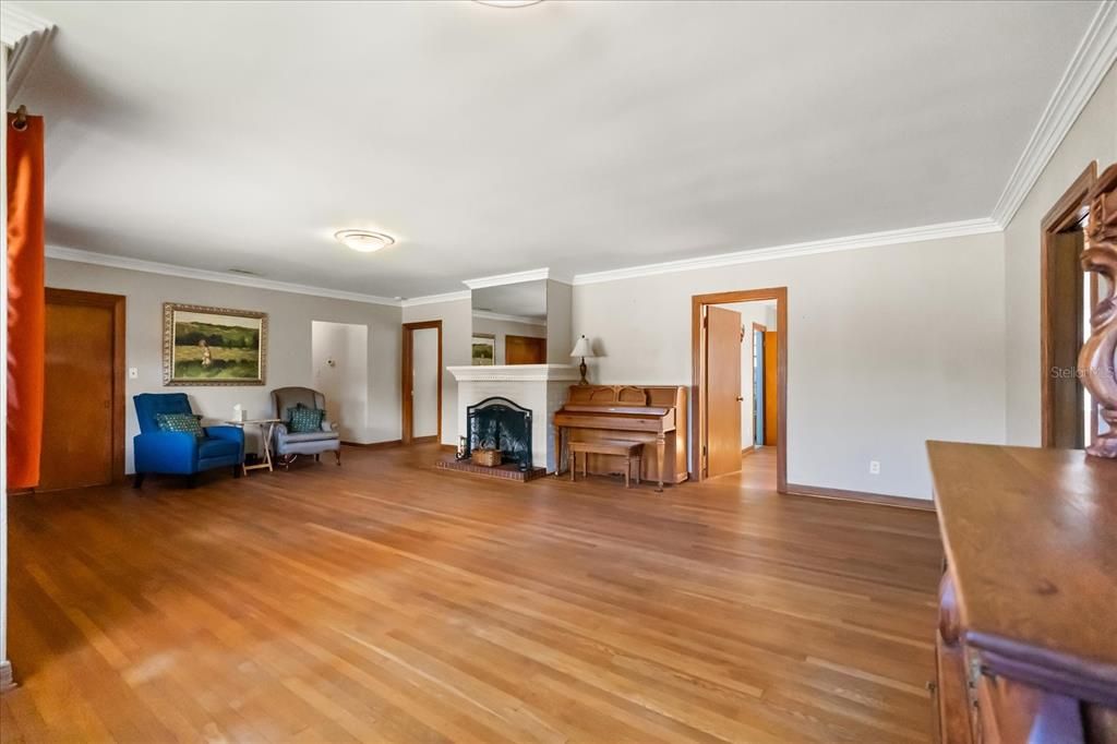 For Sale: $1,300,000 (3 beds, 2 baths, 2171 Square Feet)