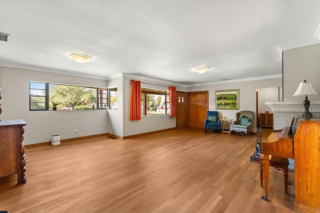 For Sale: $1,300,000 (3 beds, 2 baths, 2171 Square Feet)