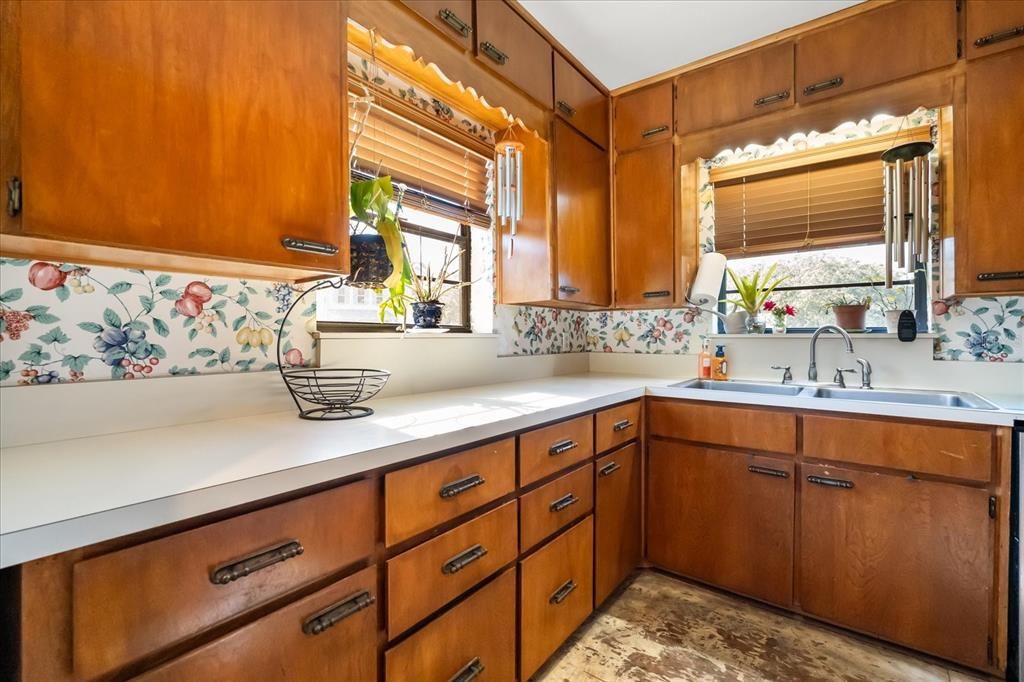 For Sale: $1,300,000 (3 beds, 2 baths, 2171 Square Feet)