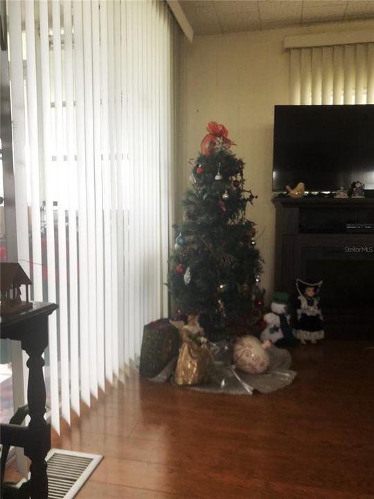 For Rent: $1,900 (2 beds, 2 baths, 1056 Square Feet)