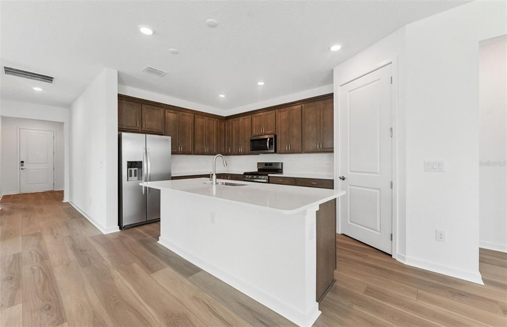 En Venta: $530,380 (3 camas, 3 baños, 2257 Pies cuadrados)