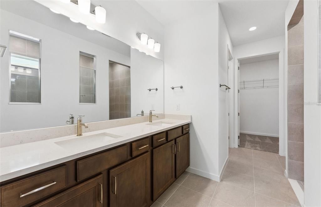 En Venta: $530,380 (3 camas, 3 baños, 2257 Pies cuadrados)