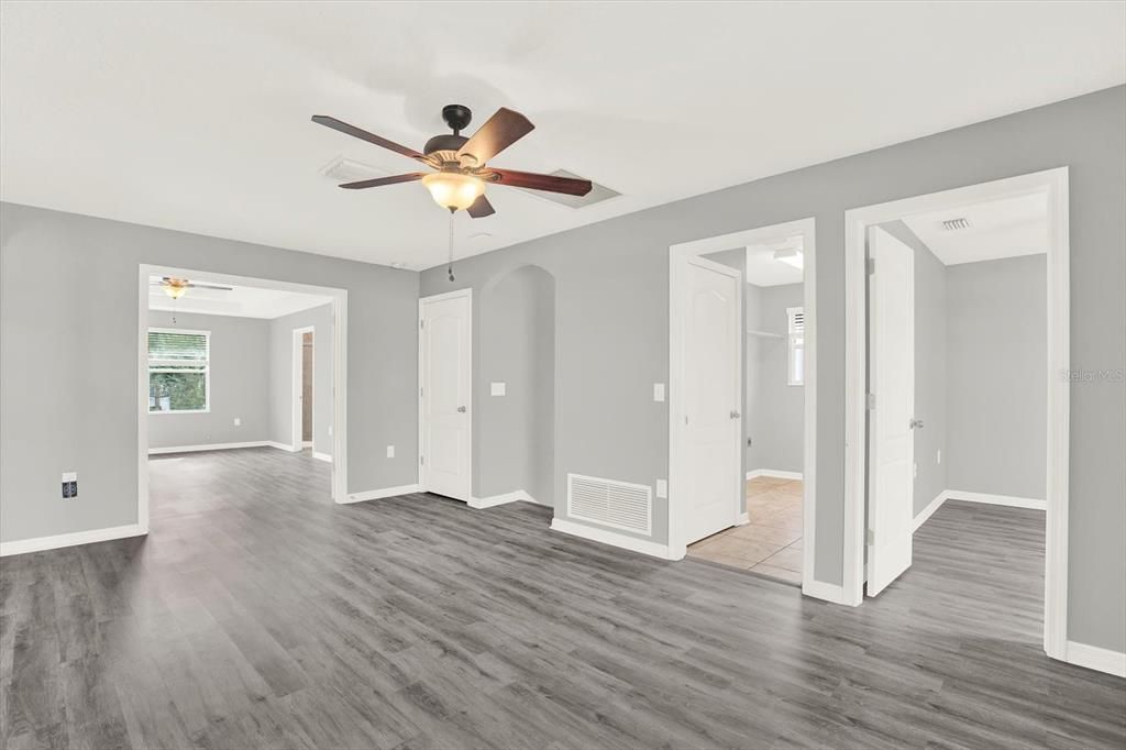 En Venta: $740,000 (4 camas, 2 baños, 2488 Pies cuadrados)