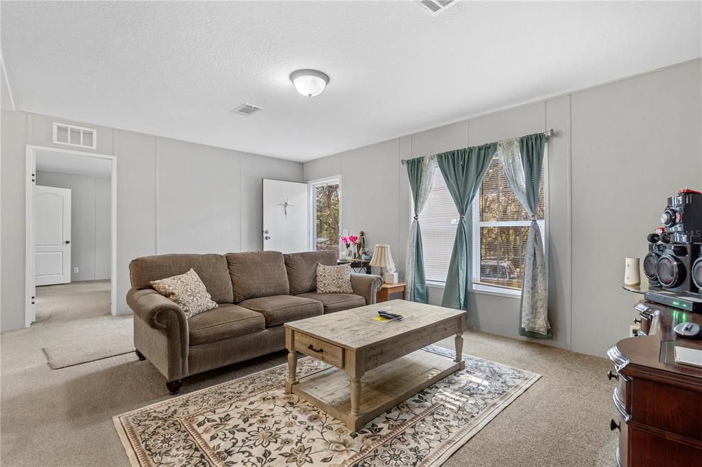 На продажу: $240,000 (3 спален, 2 ванн, 1512 Квадратных фут)