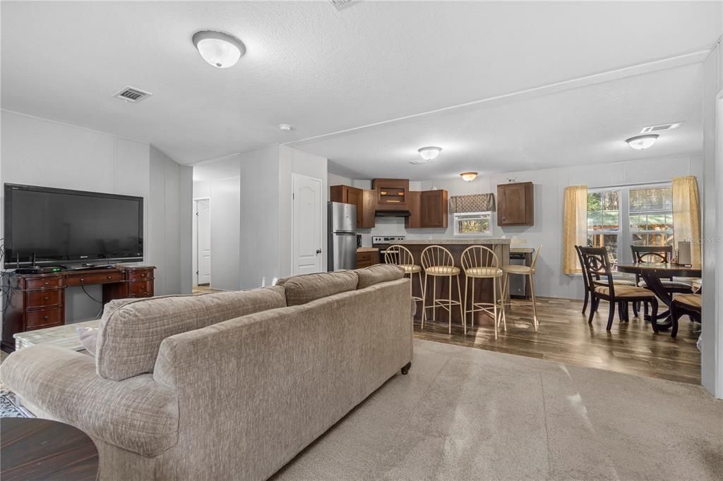 На продажу: $240,000 (3 спален, 2 ванн, 1512 Квадратных фут)