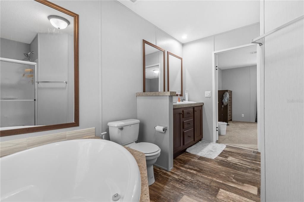 На продажу: $240,000 (3 спален, 2 ванн, 1512 Квадратных фут)