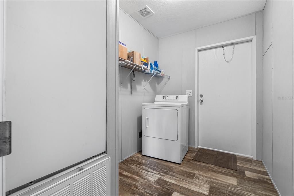 На продажу: $240,000 (3 спален, 2 ванн, 1512 Квадратных фут)