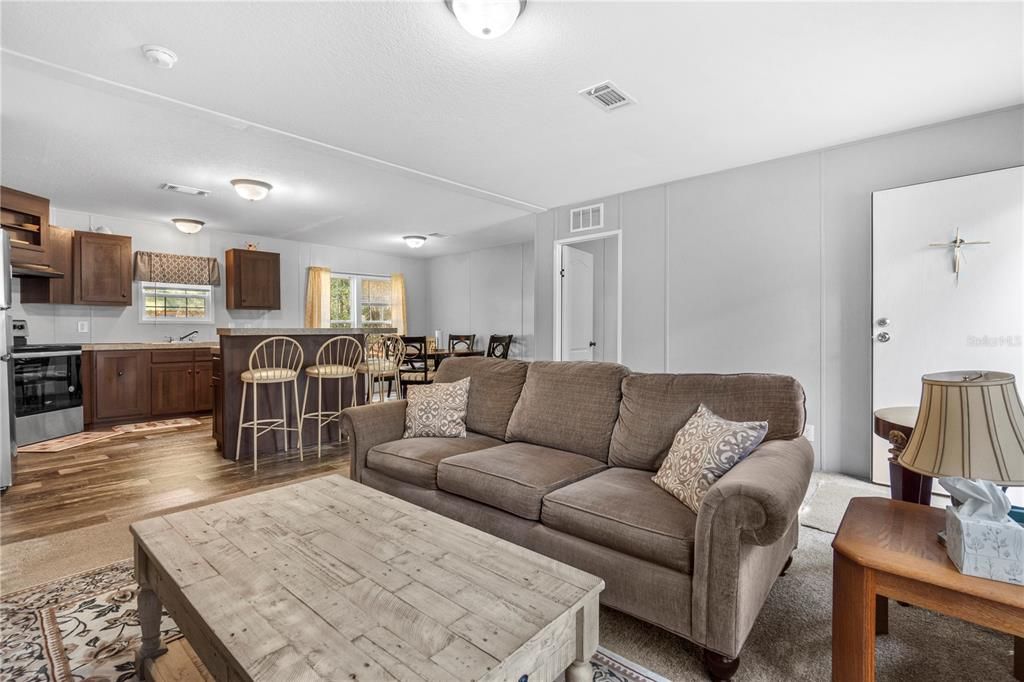 На продажу: $240,000 (3 спален, 2 ванн, 1512 Квадратных фут)