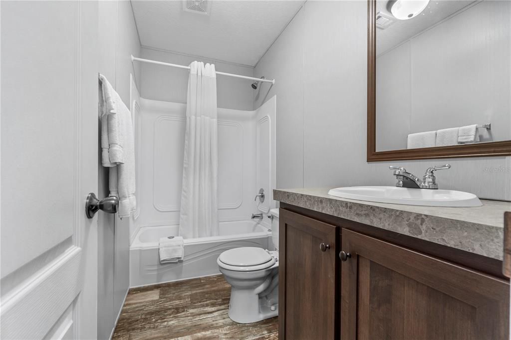 На продажу: $240,000 (3 спален, 2 ванн, 1512 Квадратных фут)