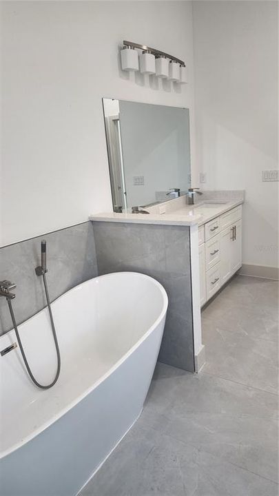 出租: $2,500 (4 贝兹, 2 浴室, 1840 平方英尺)