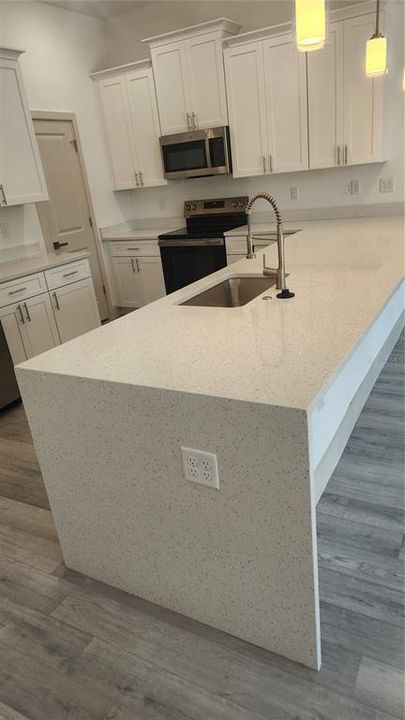 出租: $2,500 (4 贝兹, 2 浴室, 1840 平方英尺)