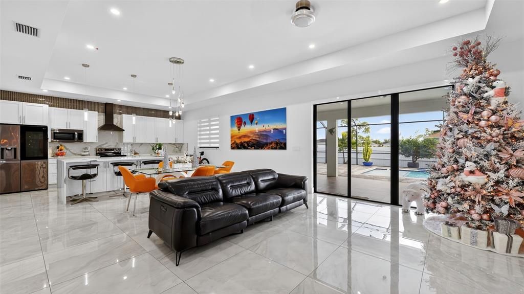 На продажу: $625,000 (4 спален, 3 ванн, 2102 Квадратных фут)