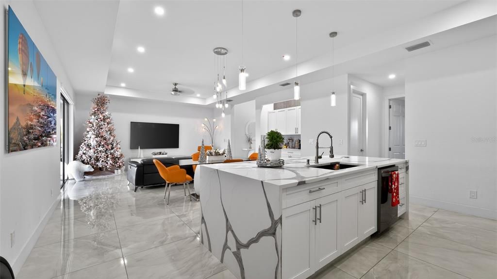 На продажу: $625,000 (4 спален, 3 ванн, 2102 Квадратных фут)