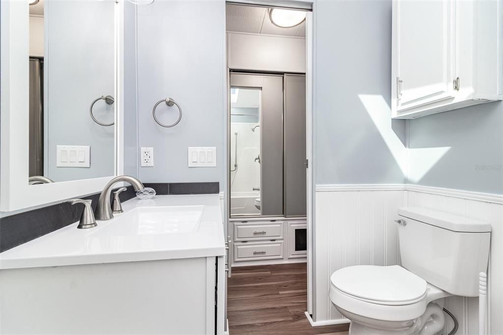 For Sale: $145,000 (1 beds, 1 baths, 688 Square Feet)