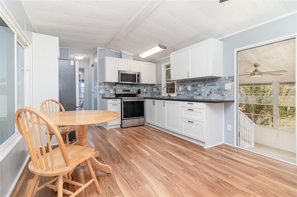 For Sale: $145,000 (1 beds, 1 baths, 688 Square Feet)