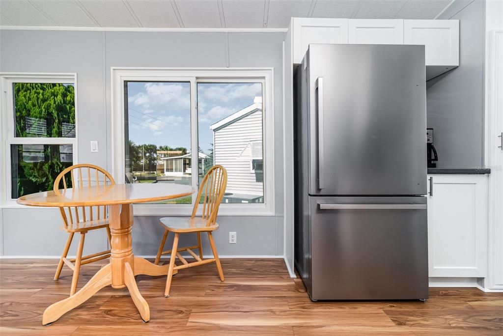 For Sale: $145,000 (1 beds, 1 baths, 688 Square Feet)