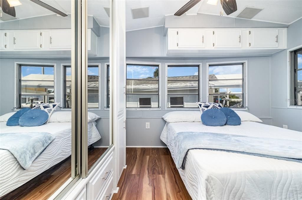 For Sale: $145,000 (1 beds, 1 baths, 688 Square Feet)