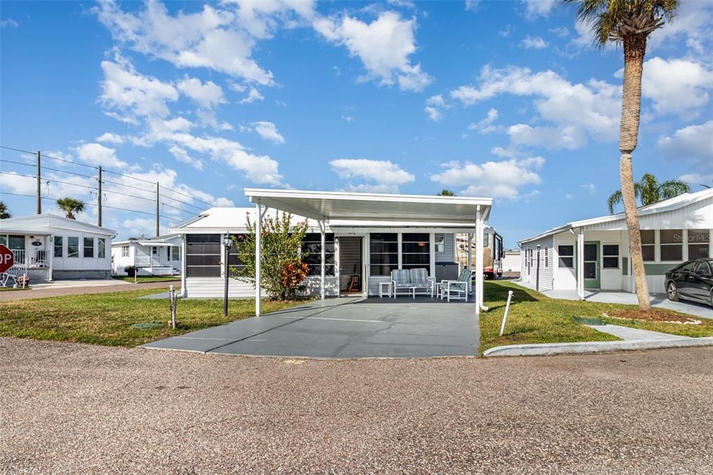 For Sale: $145,000 (1 beds, 1 baths, 688 Square Feet)