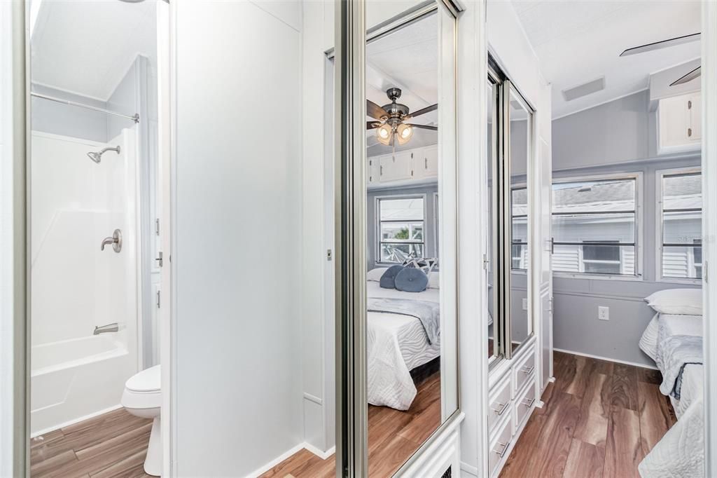 For Sale: $145,000 (1 beds, 1 baths, 688 Square Feet)