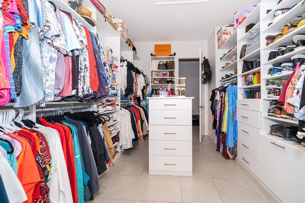 For Sale: $1,360,000 (4 beds, 4 baths, 3170 Square Feet)