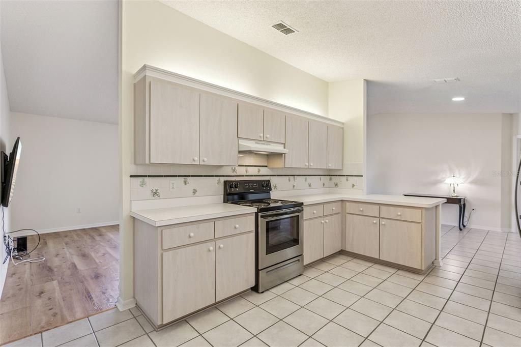 En Venta: $249,900 (3 camas, 2 baños, 1570 Pies cuadrados)