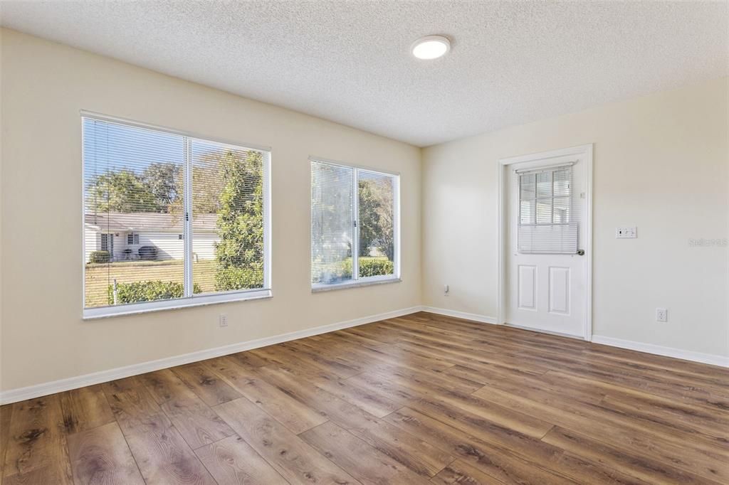 En Venta: $249,900 (3 camas, 2 baños, 1570 Pies cuadrados)