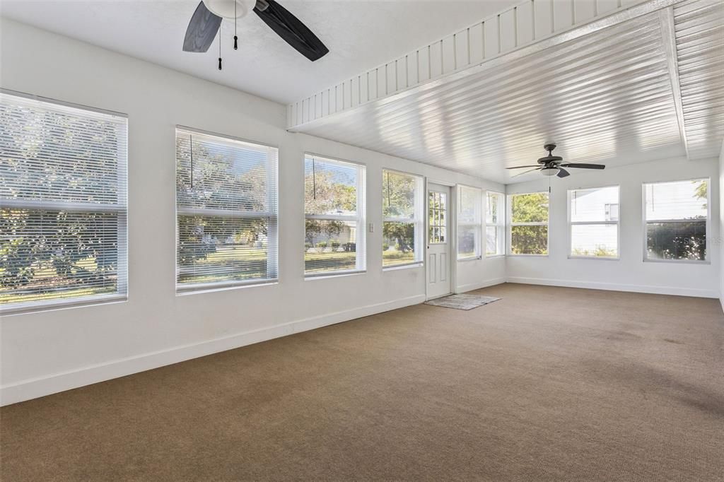 En Venta: $249,900 (3 camas, 2 baños, 1570 Pies cuadrados)