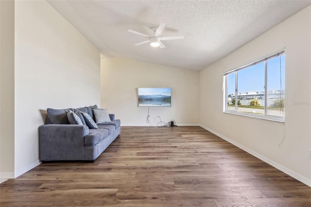 En Venta: $249,900 (3 camas, 2 baños, 1570 Pies cuadrados)