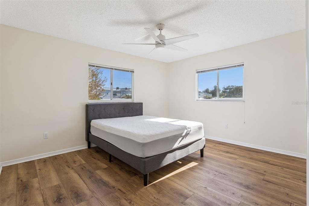 En Venta: $249,900 (3 camas, 2 baños, 1570 Pies cuadrados)