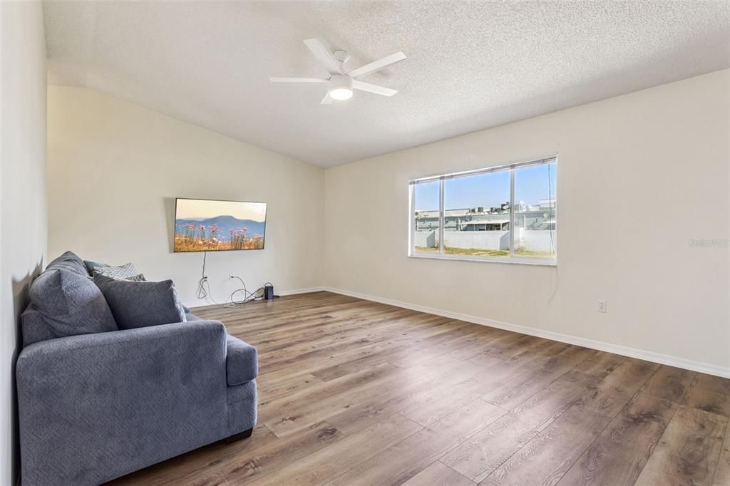 En Venta: $249,900 (3 camas, 2 baños, 1570 Pies cuadrados)